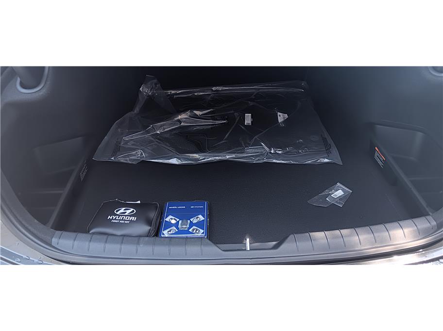 Vehicle image 17 of 17