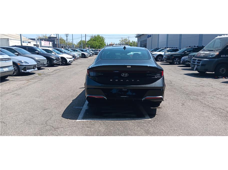 Vehicle image 7 of 17