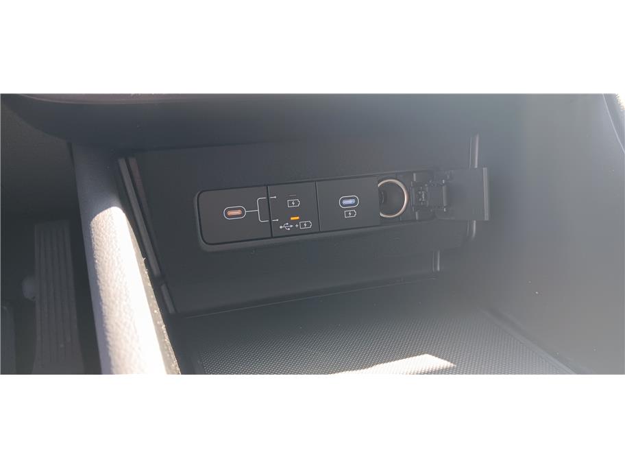 Vehicle image 11 of 17