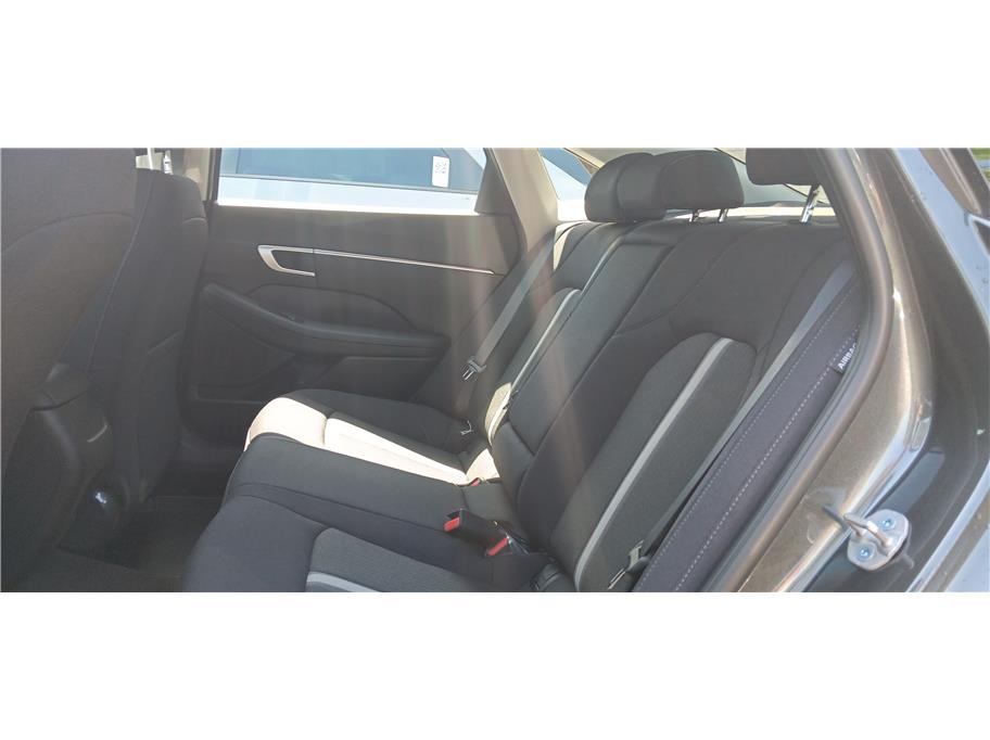 Vehicle image 16 of 17