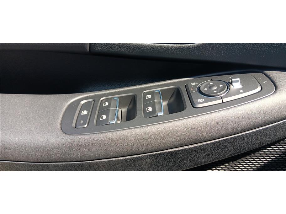 Vehicle image 14 of 17