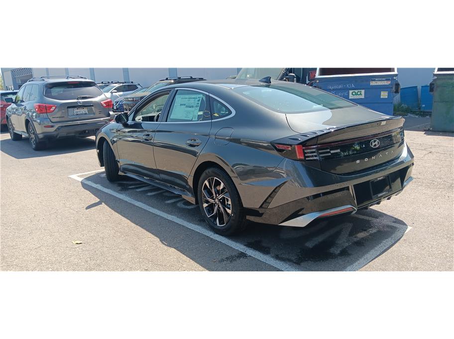 Vehicle image 8 of 17