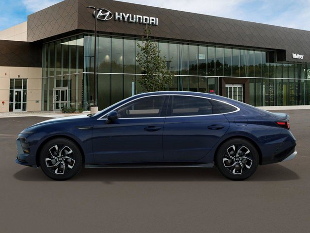 Vehicle image 7 of 17