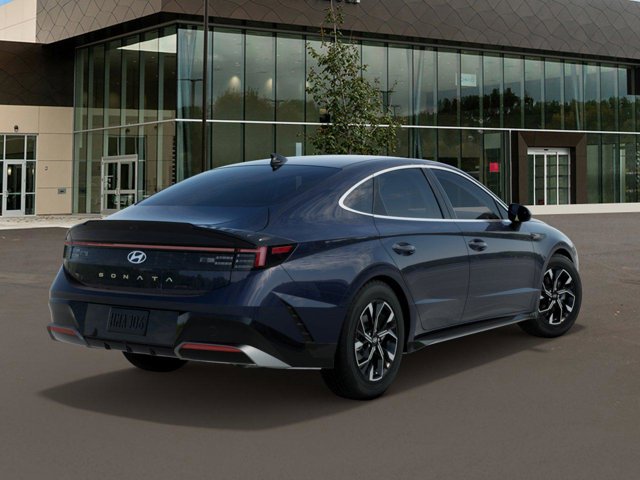 Vehicle image 5 of 17