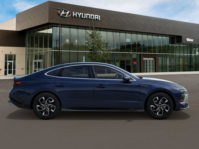 Vehicle image 4 of 17
