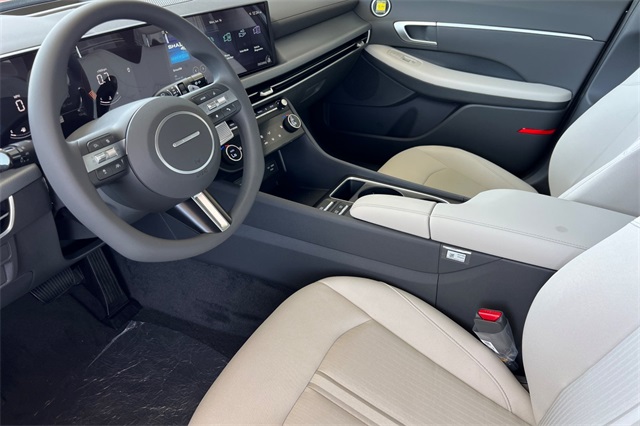 2025 Hyundai Sonata SEL Image 10 of 24