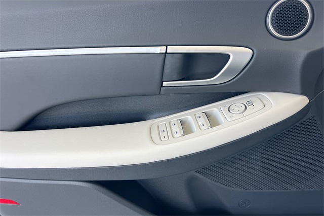 2025 Hyundai Sonata SEL Image 14 of 24