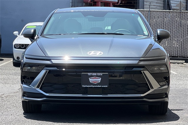 2025 Hyundai Sonata SEL Image 2 of 24