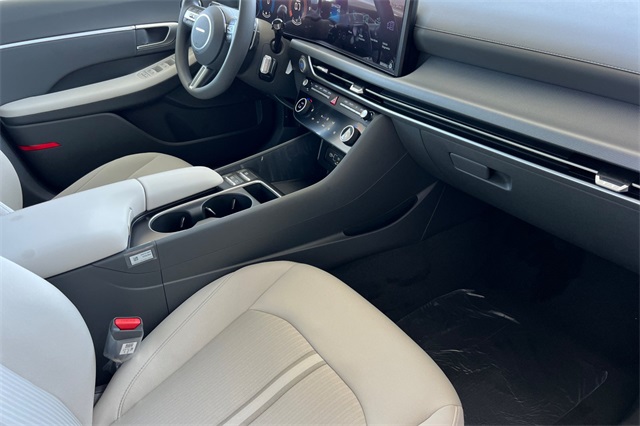 2025 Hyundai Sonata SEL Image 17 of 24