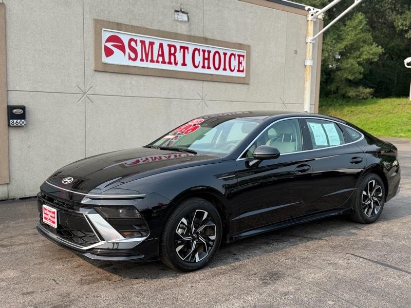 2025 Hyundai Sonata SEL Image 2 of 19