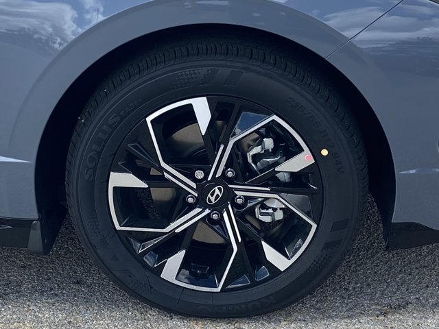 Vehicle image 6 of 16
