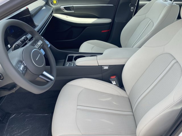 Vehicle image 12 of 16