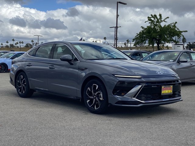 Vehicle image 3 of 16