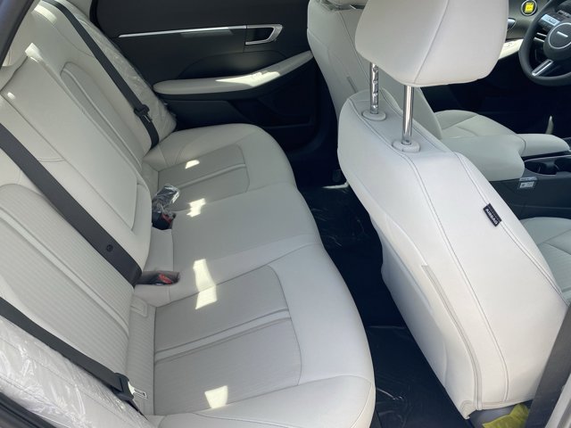 Vehicle image 10 of 16