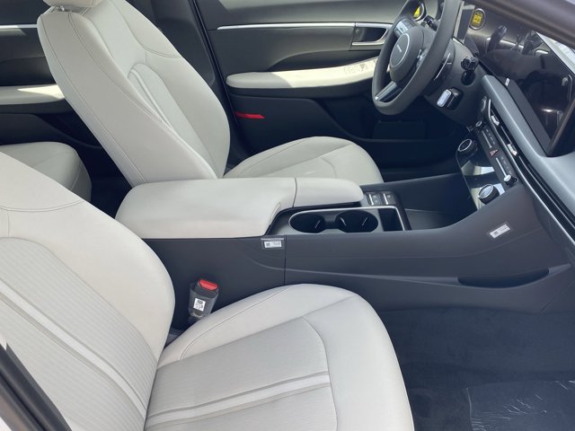 Vehicle image 8 of 16