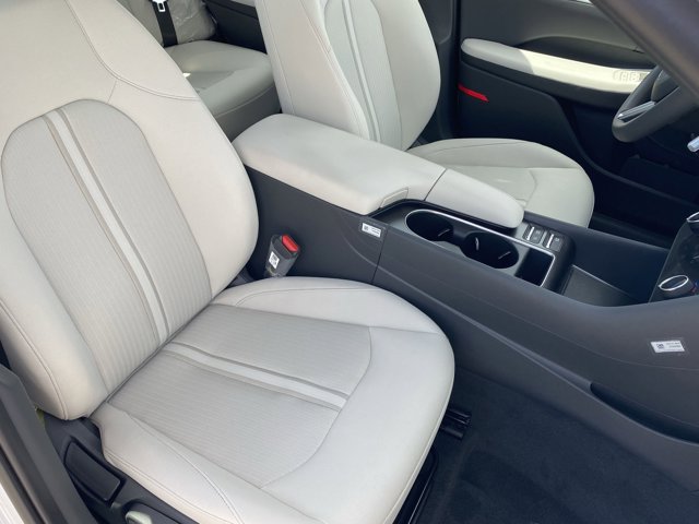 Vehicle image 9 of 16