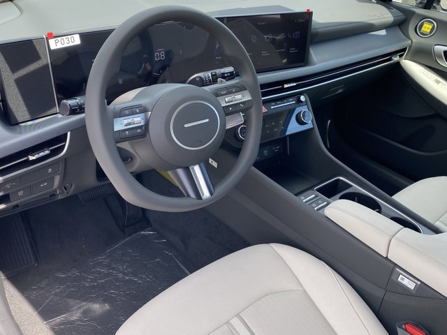 Vehicle image 11 of 16