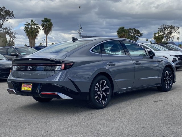 Vehicle image 4 of 16