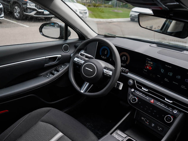 Vehicle image 11 of 24