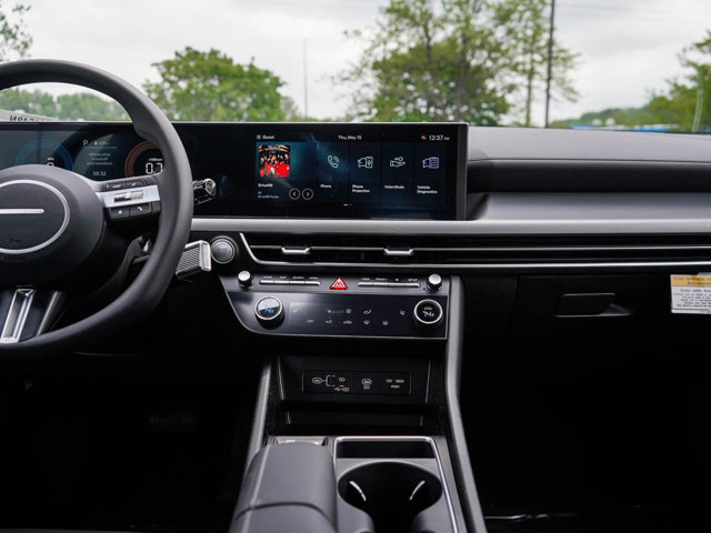 Vehicle image 13 of 24