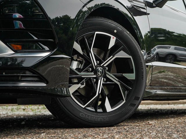 Vehicle image 6 of 24