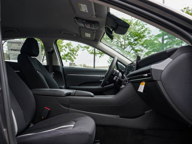 Vehicle image 9 of 24