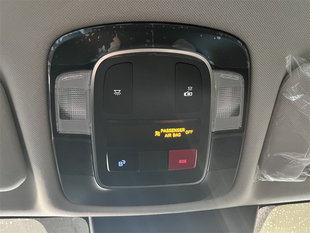 Vehicle image 24 of 26