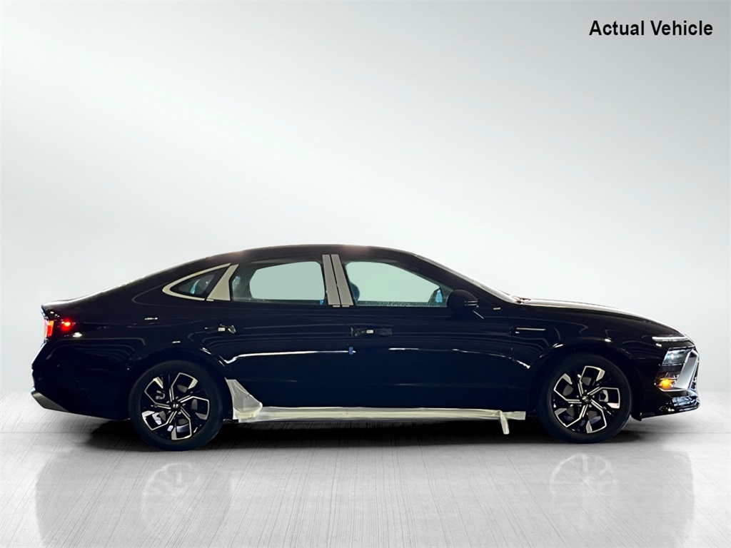 Vehicle image 7 of 26