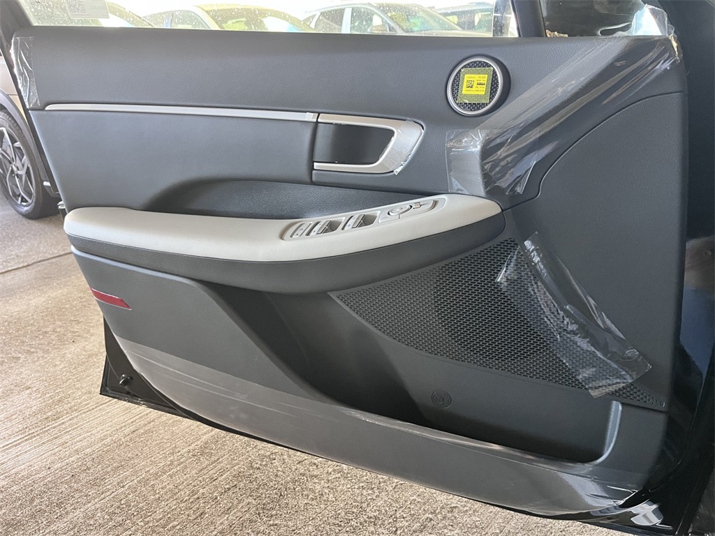 Vehicle image 25 of 26