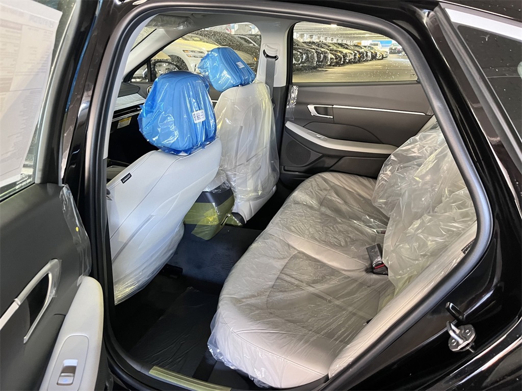 Vehicle image 16 of 26