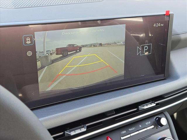 Vehicle image 13 of 17