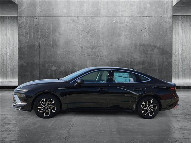 Vehicle image 7 of 17