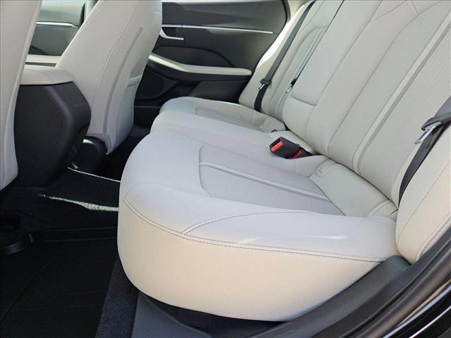Vehicle image 16 of 17