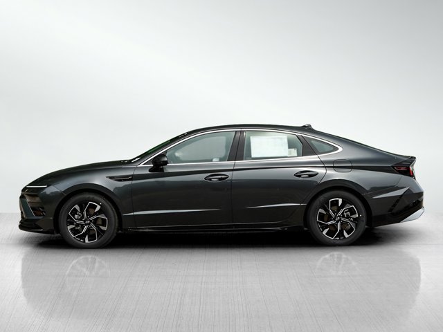 Vehicle image 4 of 24