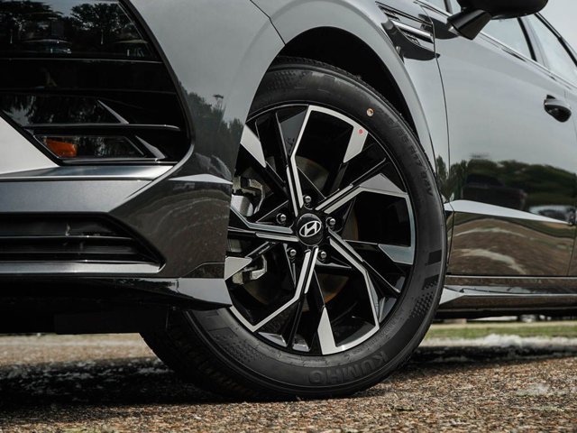 Vehicle image 6 of 24