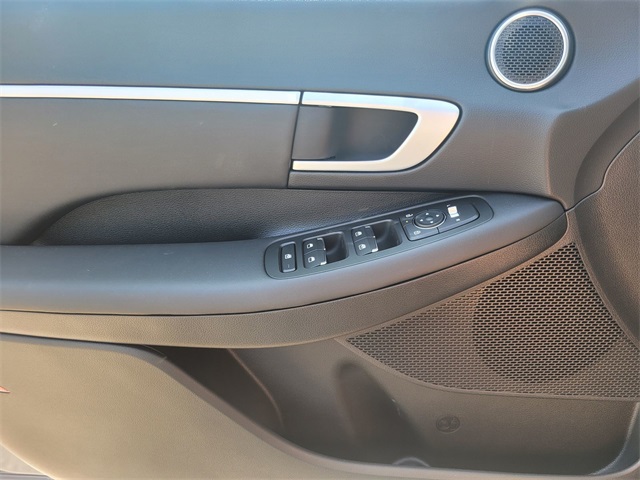 2025 Hyundai Sonata SEL Image 12 of 22