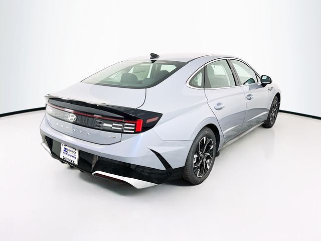 Vehicle image 4 of 24