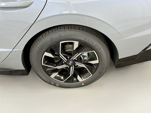 Vehicle image 8 of 24