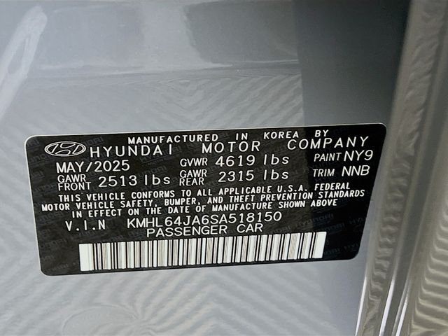 Vehicle image 23 of 24