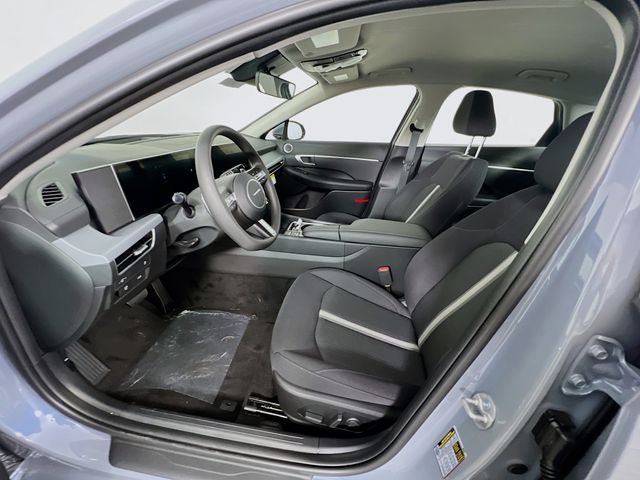 Vehicle image 14 of 24