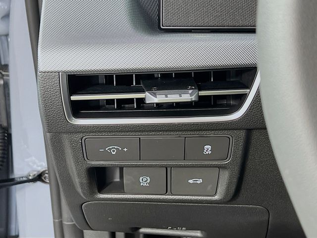 Vehicle image 21 of 24