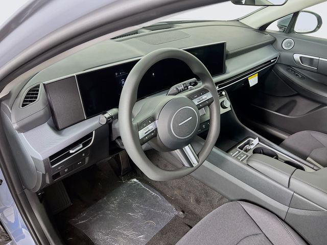 Vehicle image 13 of 24