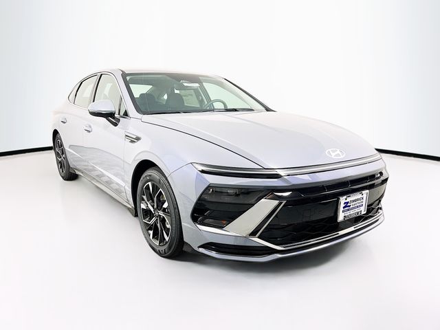 Vehicle image 3 of 24
