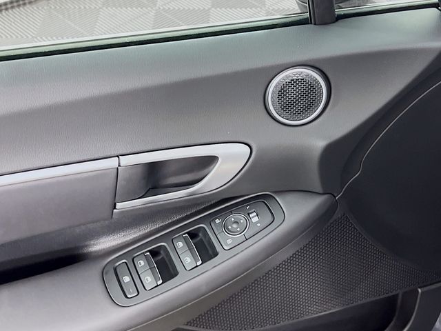 Vehicle image 19 of 24