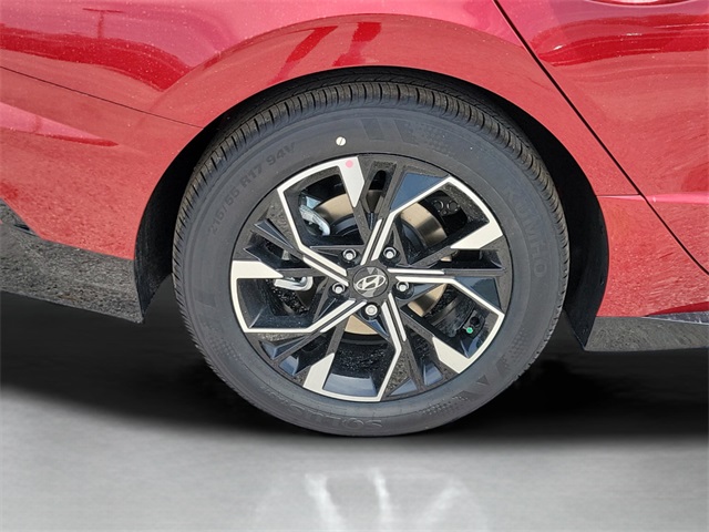 Vehicle image 7 of 34