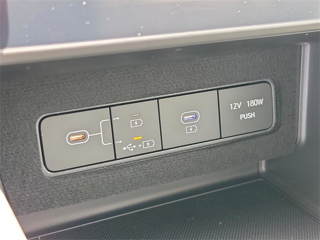 Vehicle image 25 of 34