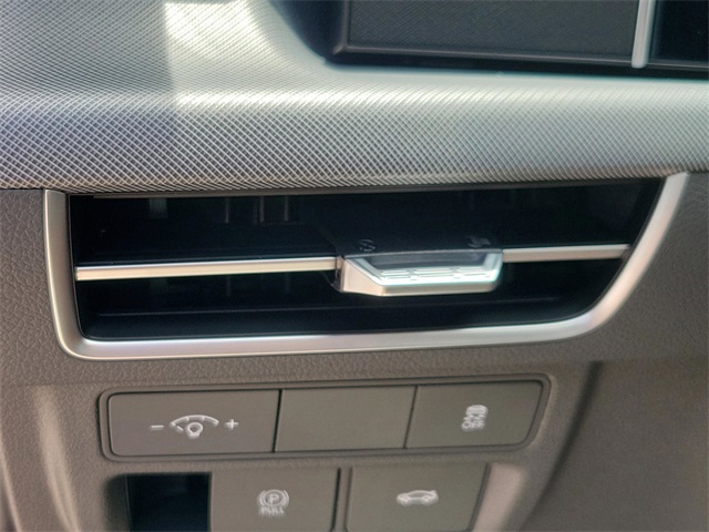 Vehicle image 29 of 34