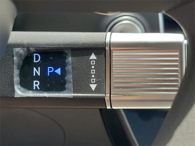 Vehicle image 27 of 34