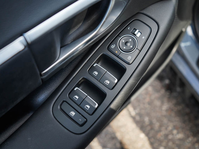 Vehicle image 19 of 23