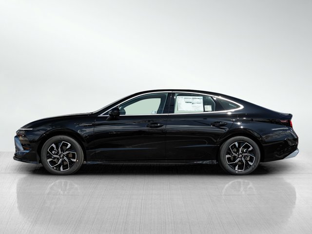 Vehicle image 4 of 23